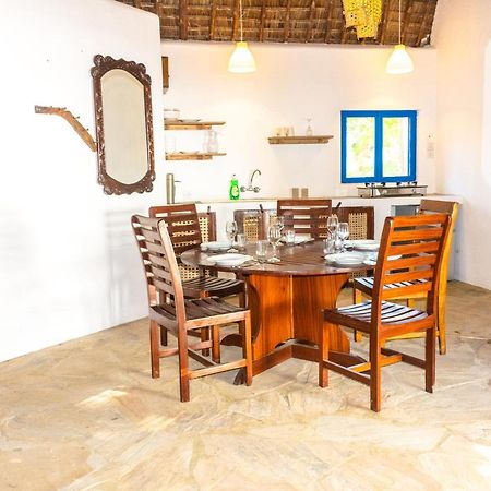 Hibiscus Beach House Pangani Exterior photo